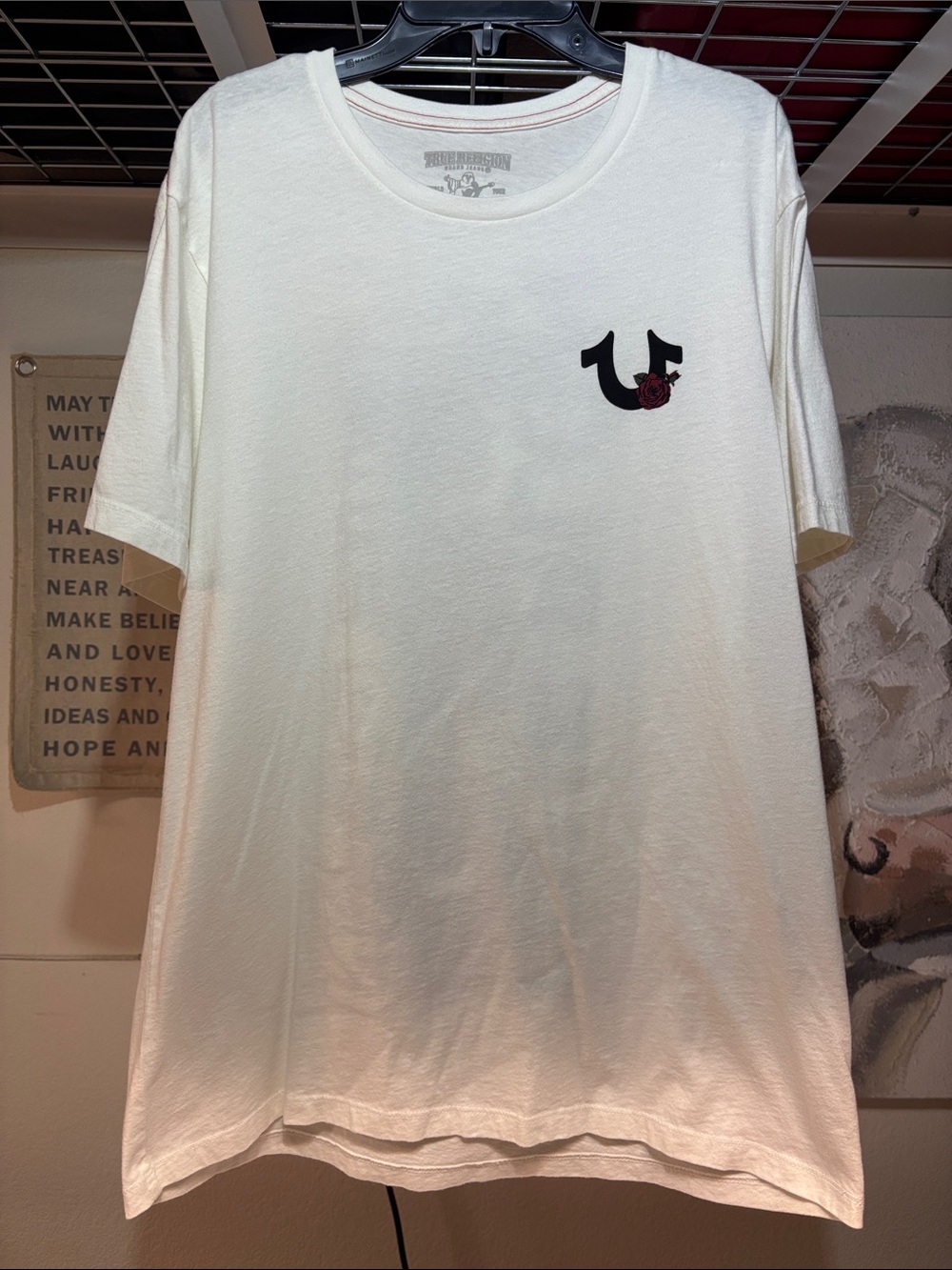 Men’s True Religion White Short Sleeve Tee w/ Red Rose Design Size Large